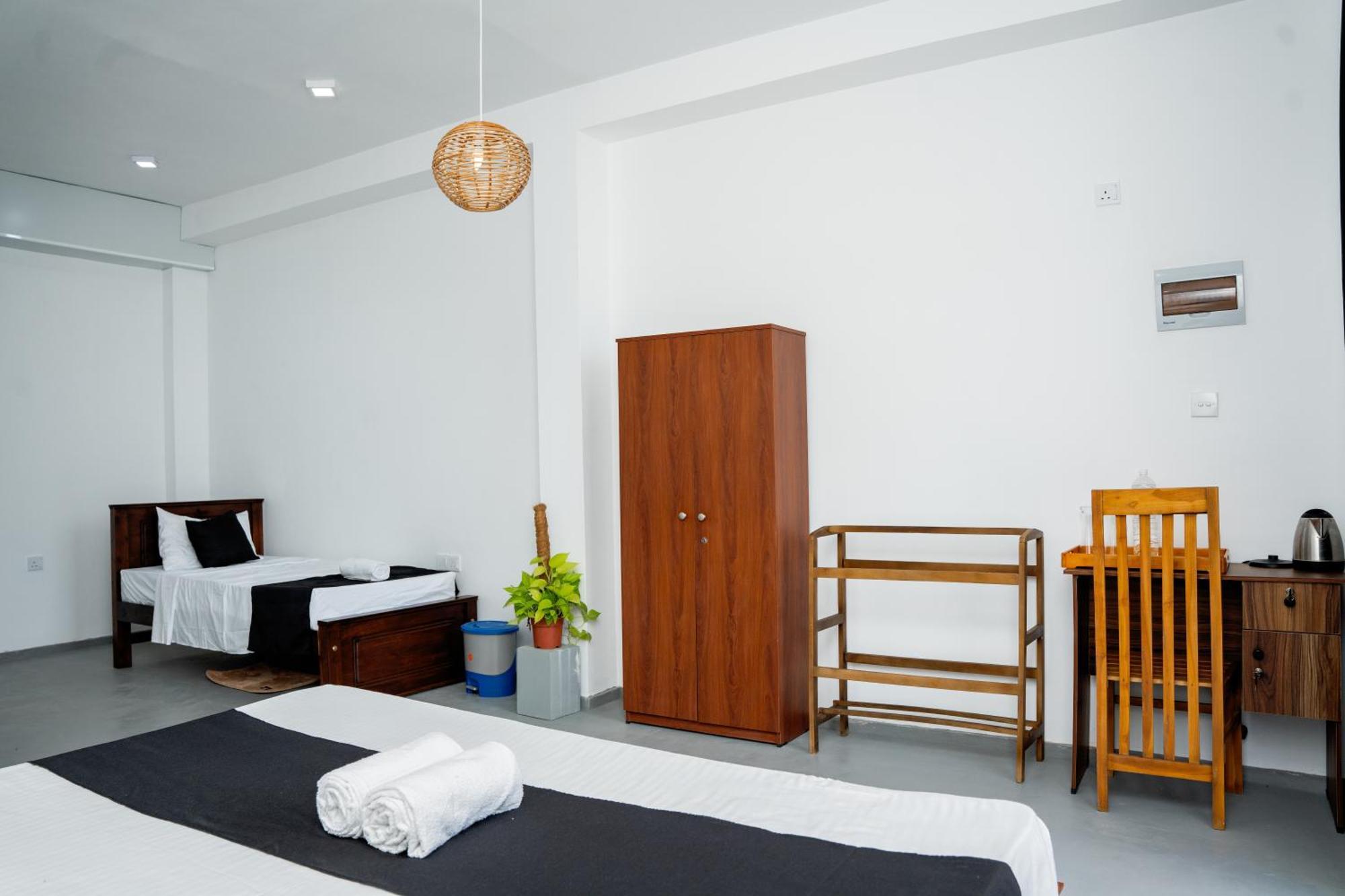 Regal Heights Hotel Weligama Bagian luar foto