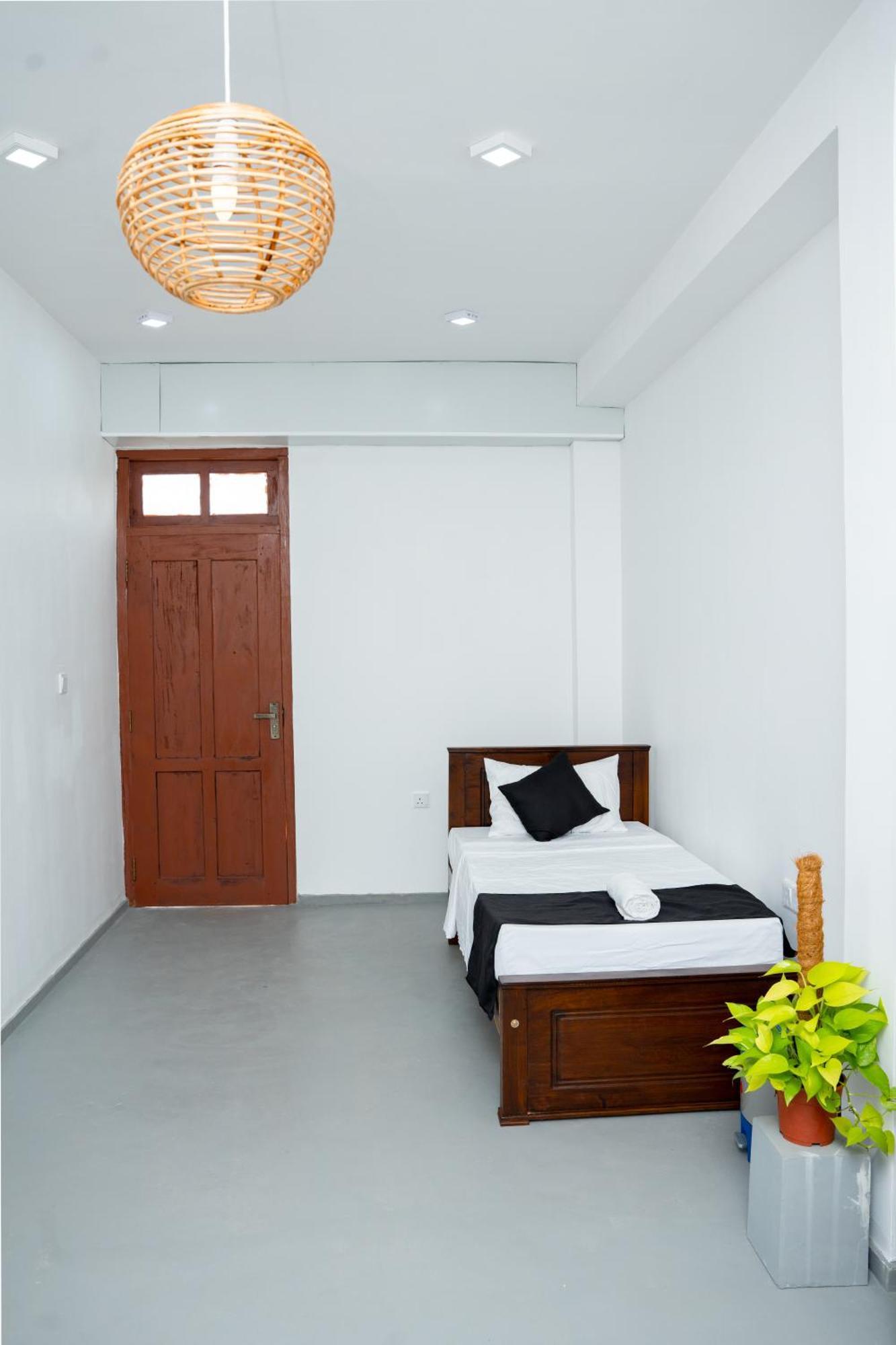 Regal Heights Hotel Weligama Bagian luar foto