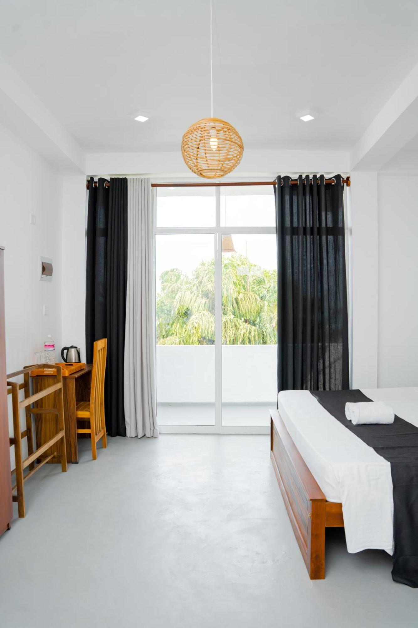 Regal Heights Hotel Weligama Bagian luar foto