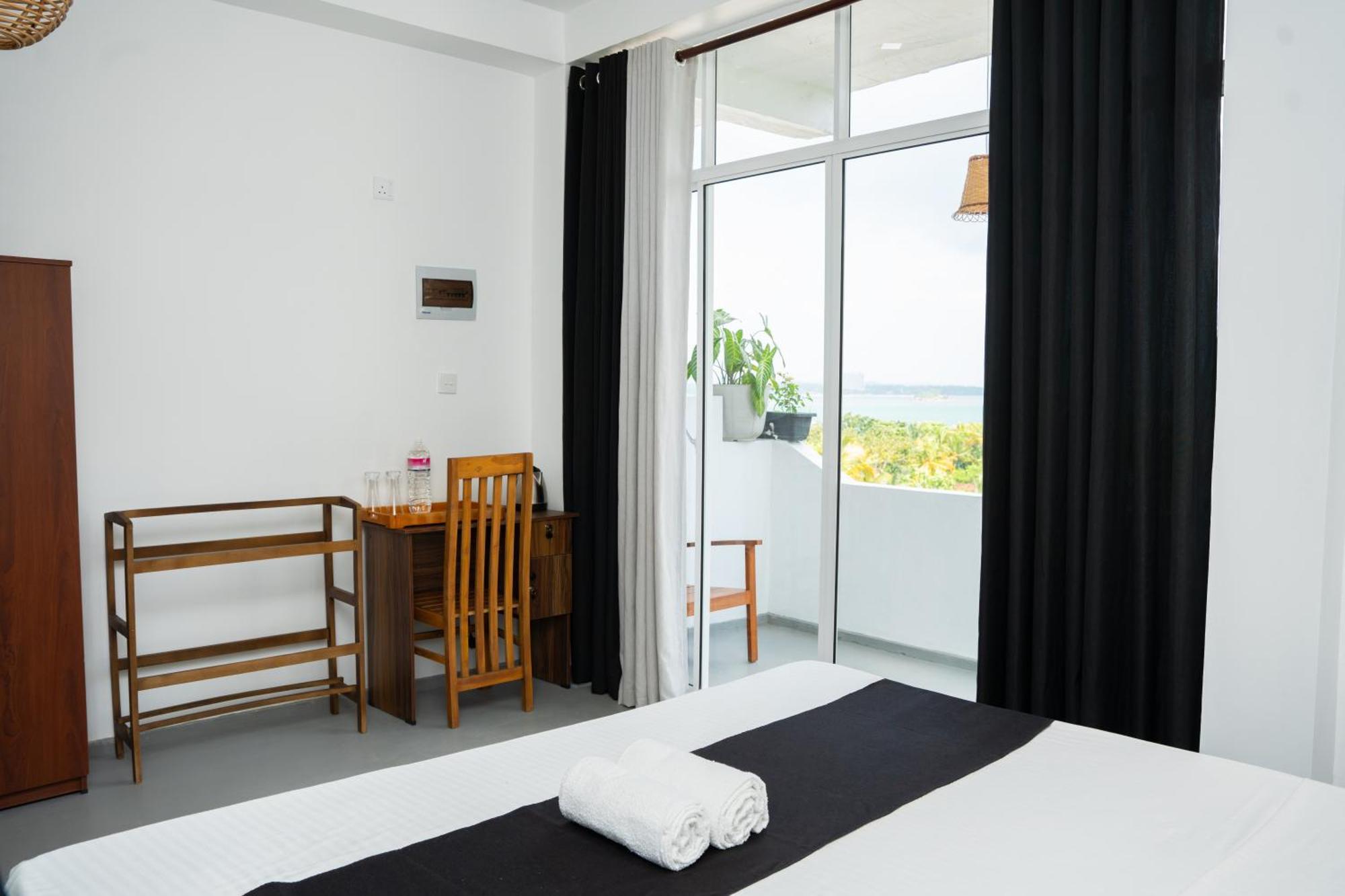 Regal Heights Hotel Weligama Bagian luar foto