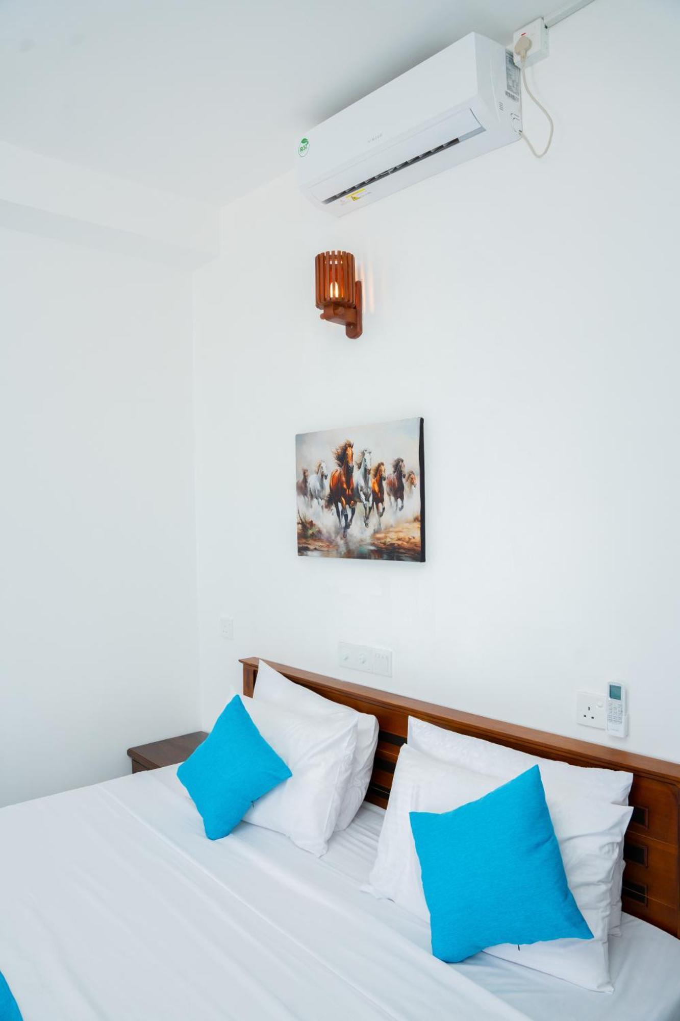 Regal Heights Hotel Weligama Bagian luar foto